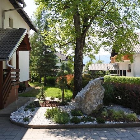Apartma Vrh Лесце Екстер'єр фото