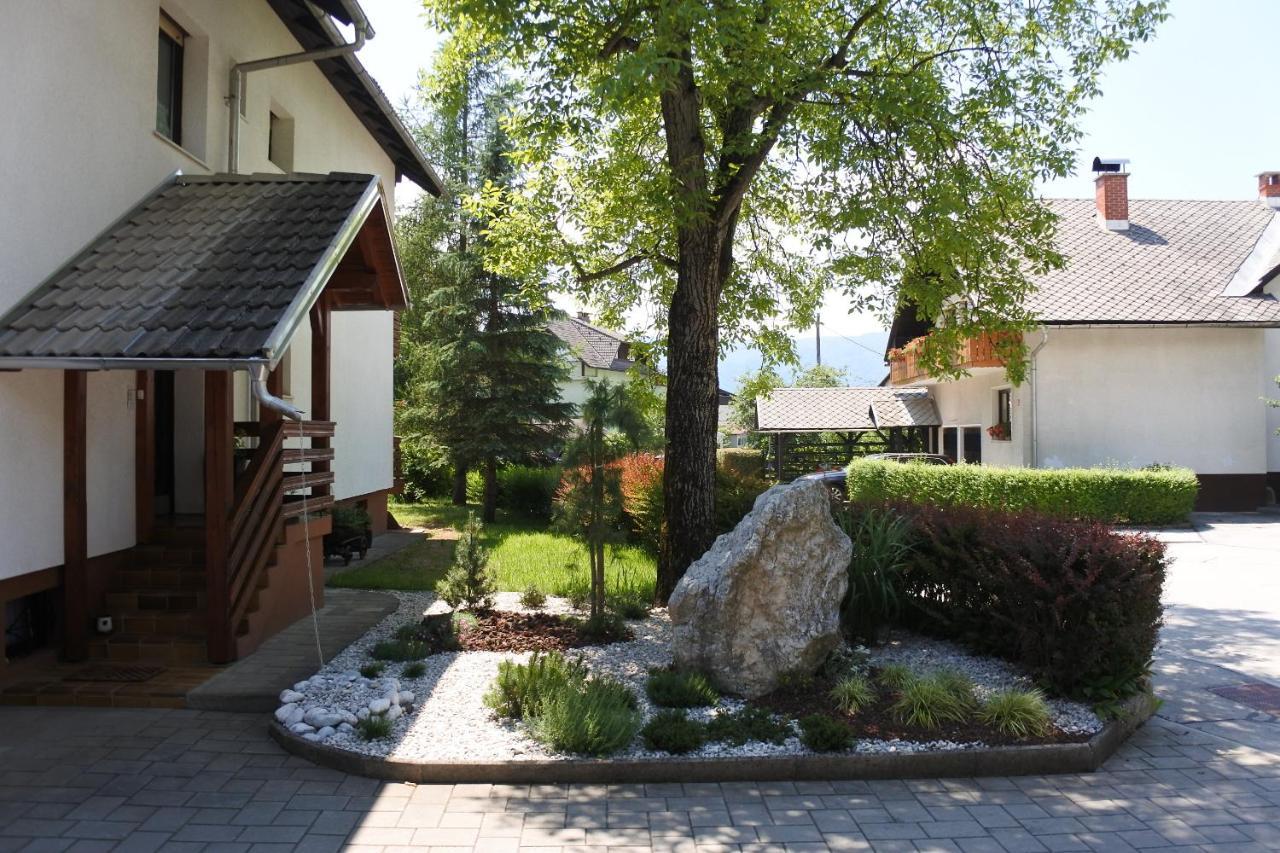 Apartma Vrh Лесце Екстер'єр фото